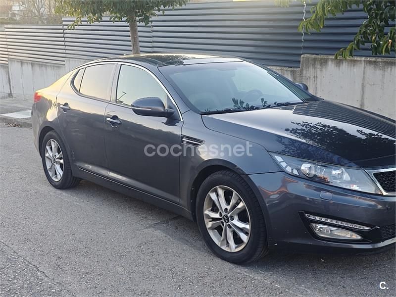 Usado Kia Optima 136 CV (100 kW) 2013 Gris / plata Berlina