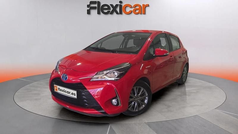 Usado Toyota Yaris Hybrid Advance 100 CV (73 kW) 2018 Rojo Berlina
