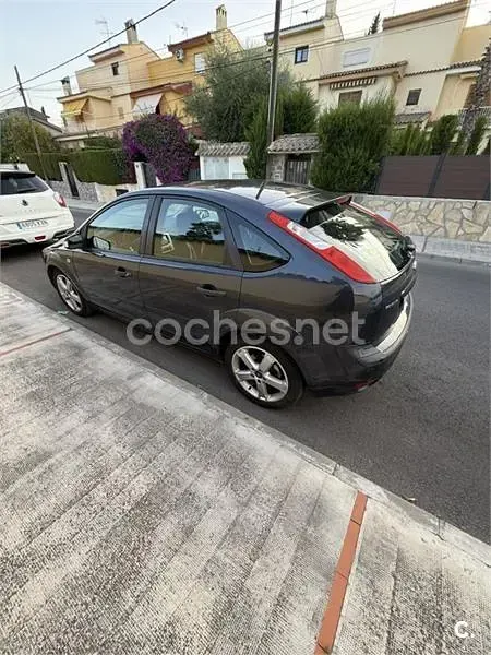 Usado Ford Focus Ghia 115 CV (84 kW) 2007 Negro Berlina