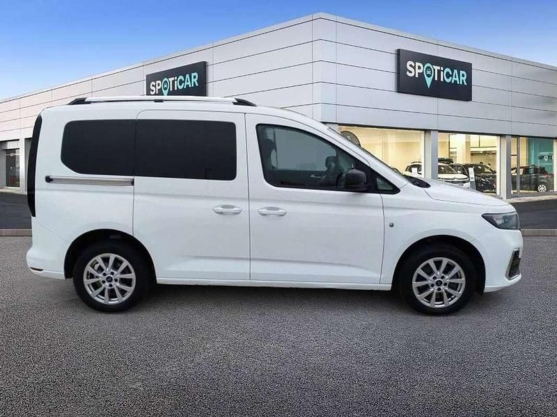 Usado Ford Tourneo Titanium 122 CV (89 kW) 2022 Blanco Van