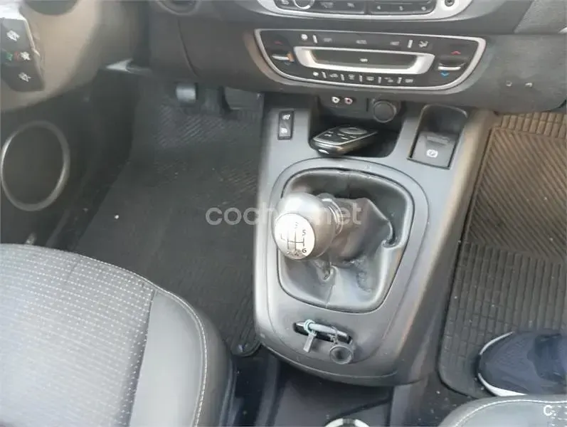 Usado Renault Scénic III Life 115 CV (84 kW) 2016 Blanco Monovolumen