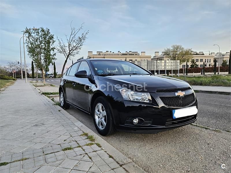 Usado Chevrolet Cruze LT 124 CV (91 kW) 2012 Negro Berlina