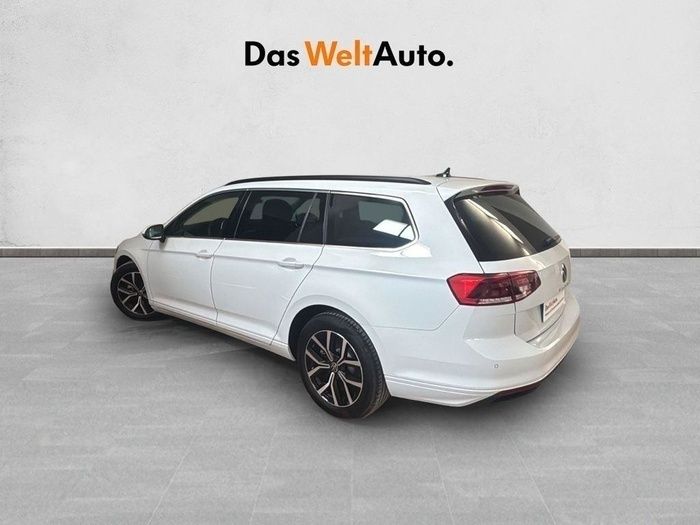 Blanco Nuevo 2025 VW Passat Executive Familiar | 39.975 € - Imagen 1/4