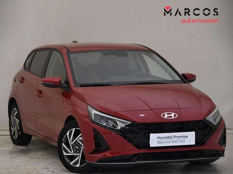 Usado Hyundai i20 101 CV (74 kW) 2025 Rojo Utilitario