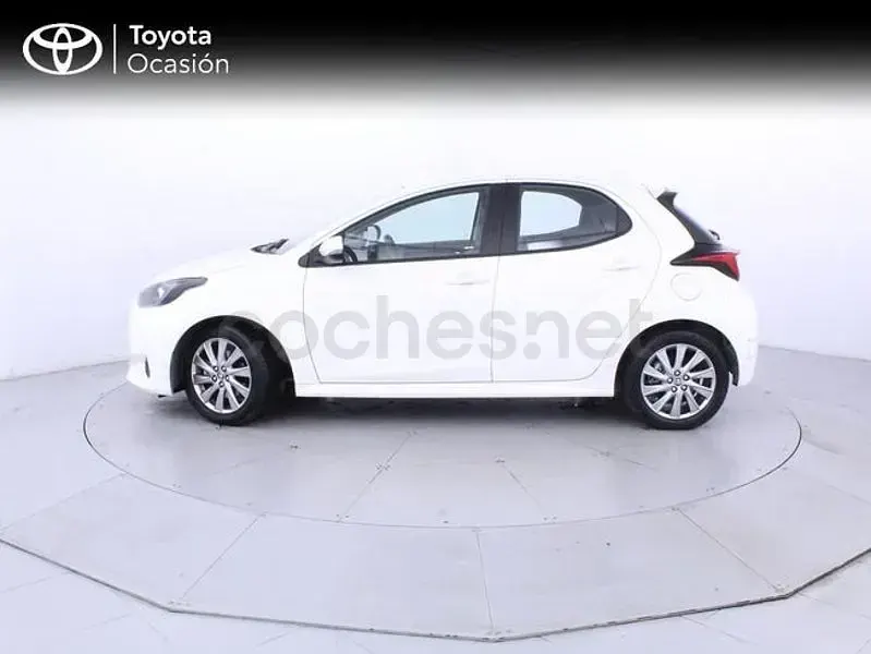Usado Toyota Yaris Hybrid Active 116 CV (85 kW) 2023 Blanco Berlina
