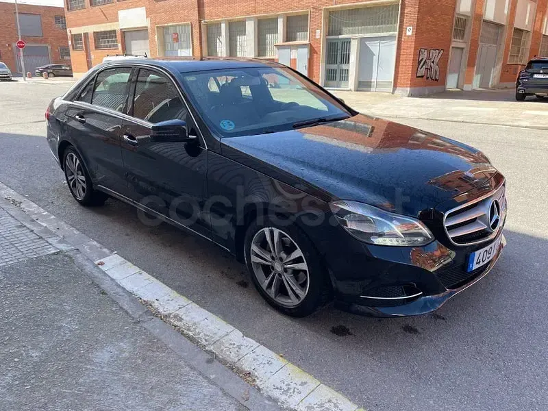 Usado Mercedes E220 Avantgarde 170 CV (125 kW) 2015 Negro Berlina