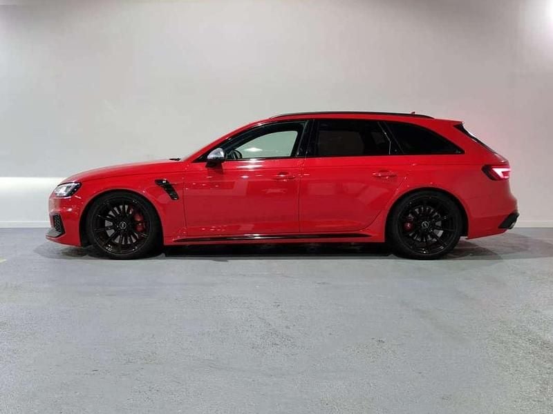 Usado Audi RS4 450 CV (330 kW) 2018 Rojo Familiar