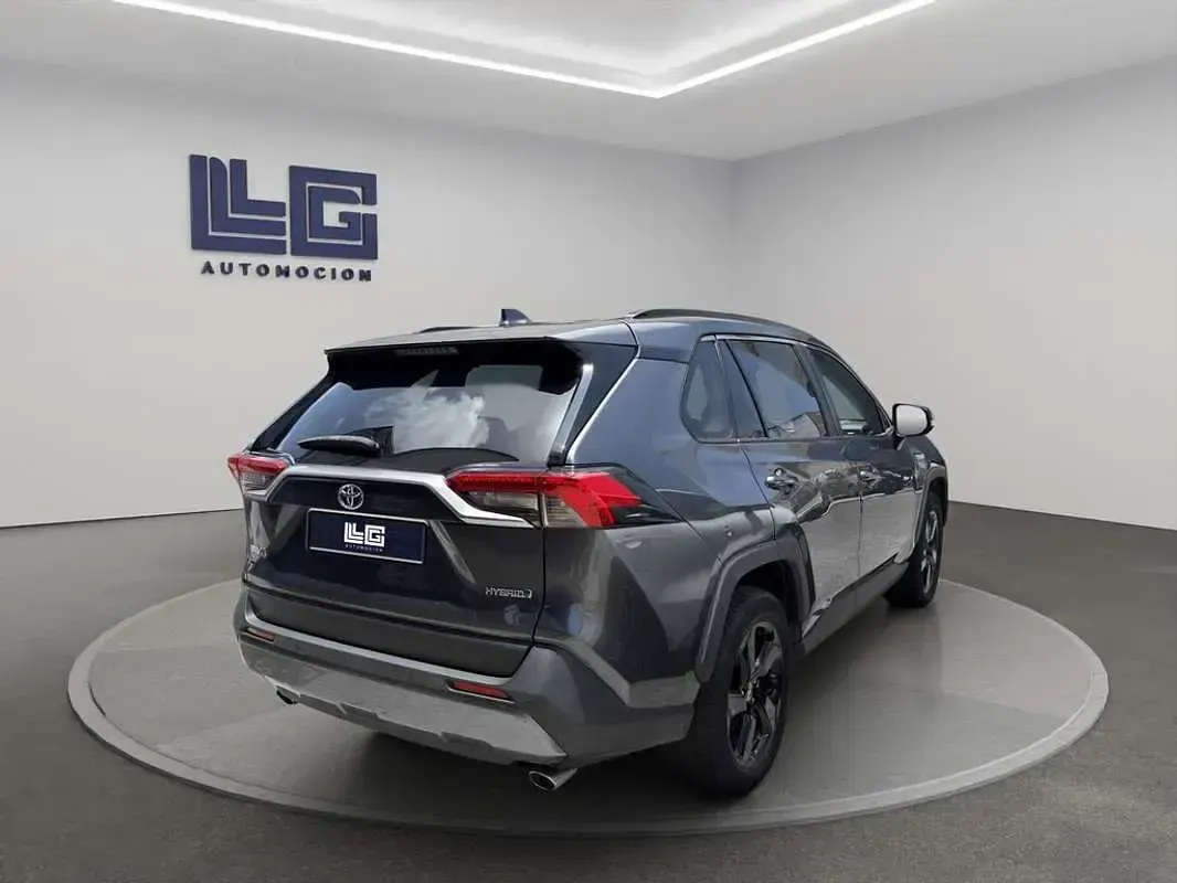 Usado Toyota RAV4 Hybrid Style 218 CV (160 kW) 2021 Gris SUV