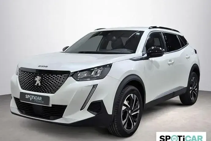 Usado Peugeot 2008 Allure 101 CV (74 kW) 2023 Plateado SUV