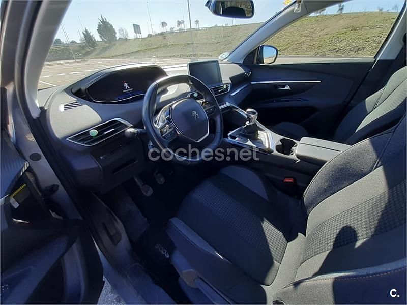 Usado Peugeot 5008 Active 130 CV (95 kW) 2020 Gris / plata SUV