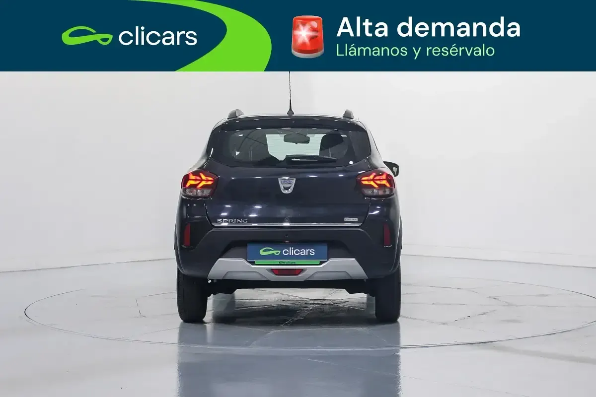 Usado Dacia Spring Comfort Plus 47 kW (65 CV) 2023 Negro Utilitario