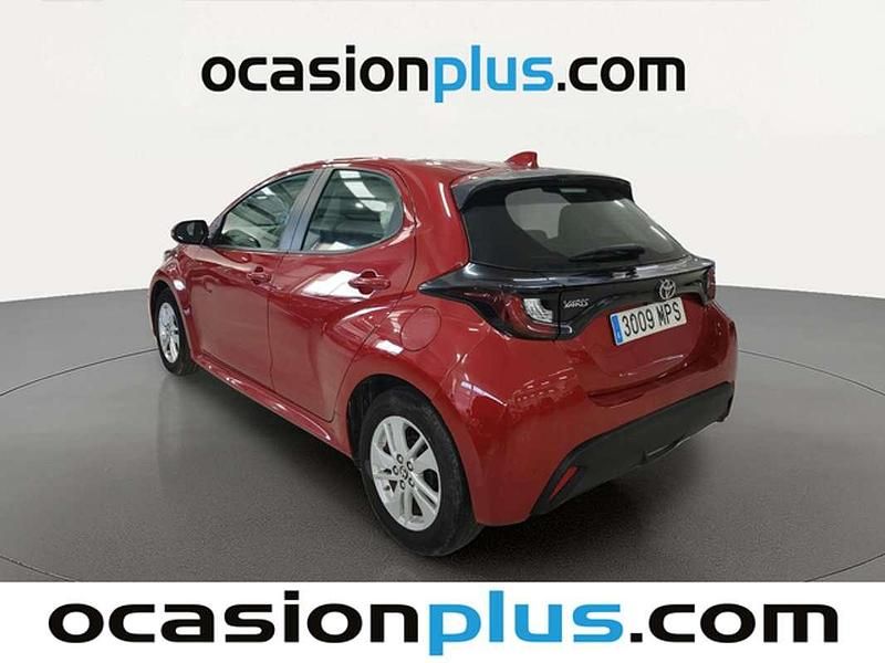 Usado Toyota Yaris Edition 125 CV (91 kW) 2024 Rojo Utilitario
