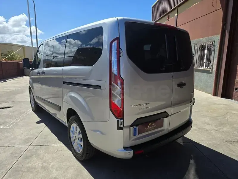 Usado Ford Tourneo Trend 130 CV (95 kW) 2020 Gris / plata Monovolumen