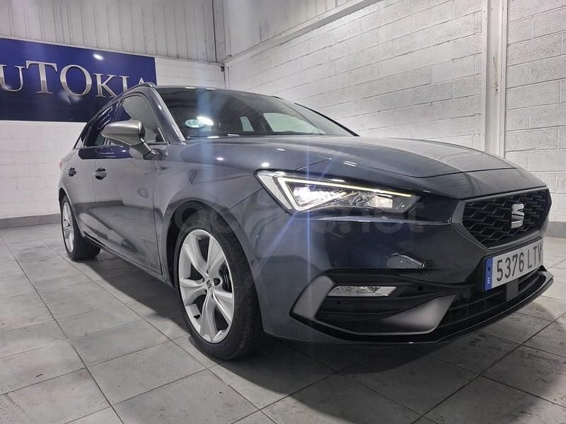 Usado Seat Leon FR 150 CV (110 kW) 2021 Gris / plata Familiar