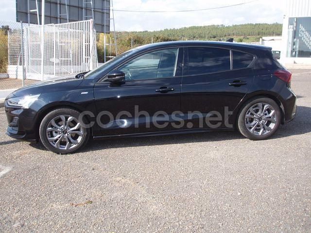 Usado Ford Focus ST-Line 125 CV (91 kW) 2023 Negro Berlina
