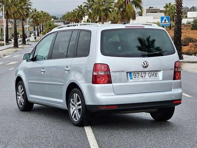Usado VW Touran Advance 105 CV (77 kW) 2009 Gris / plata Monovolumen