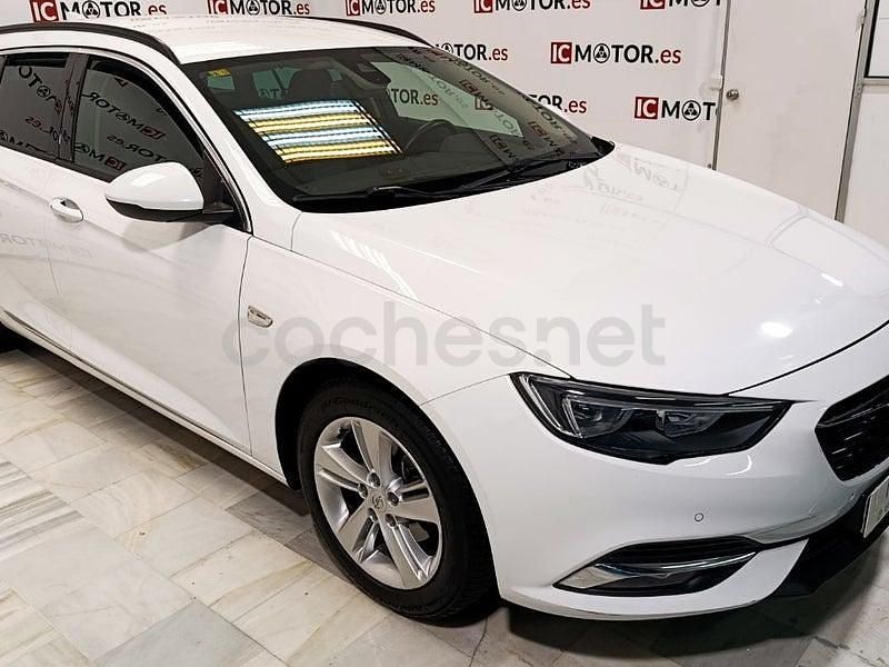 Usado Opel Insignia Selective 140 CV (102 kW) 2018 Blanco Familiar