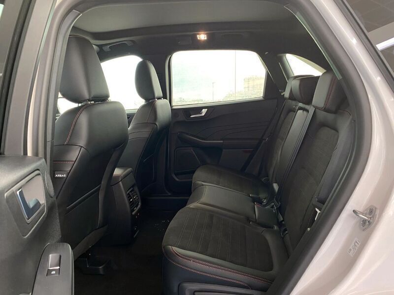 Blanco Usado 2023 Ford Kuga ST-Line SUV | 38.494 € - Imagen 1/4