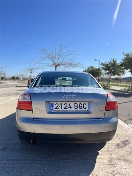 Usado Audi A4 130 CV (95 kW) 2002 Gris / plata Berlina