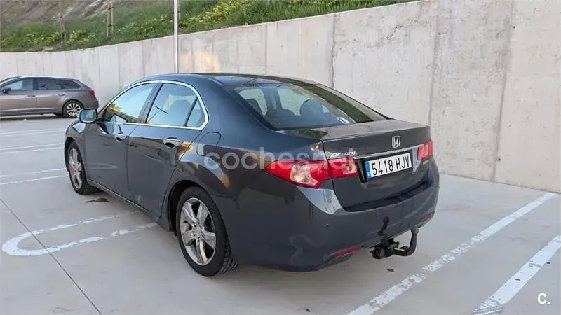Usado Honda Accord Luxury 150 CV (110 kW) 2012 Gris / plata Berlina