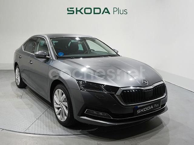 Gris / plata Nuevo 2025 Skoda Octavia Style Berlina | 28.800 € (Precio justo) - Imagen 1/4