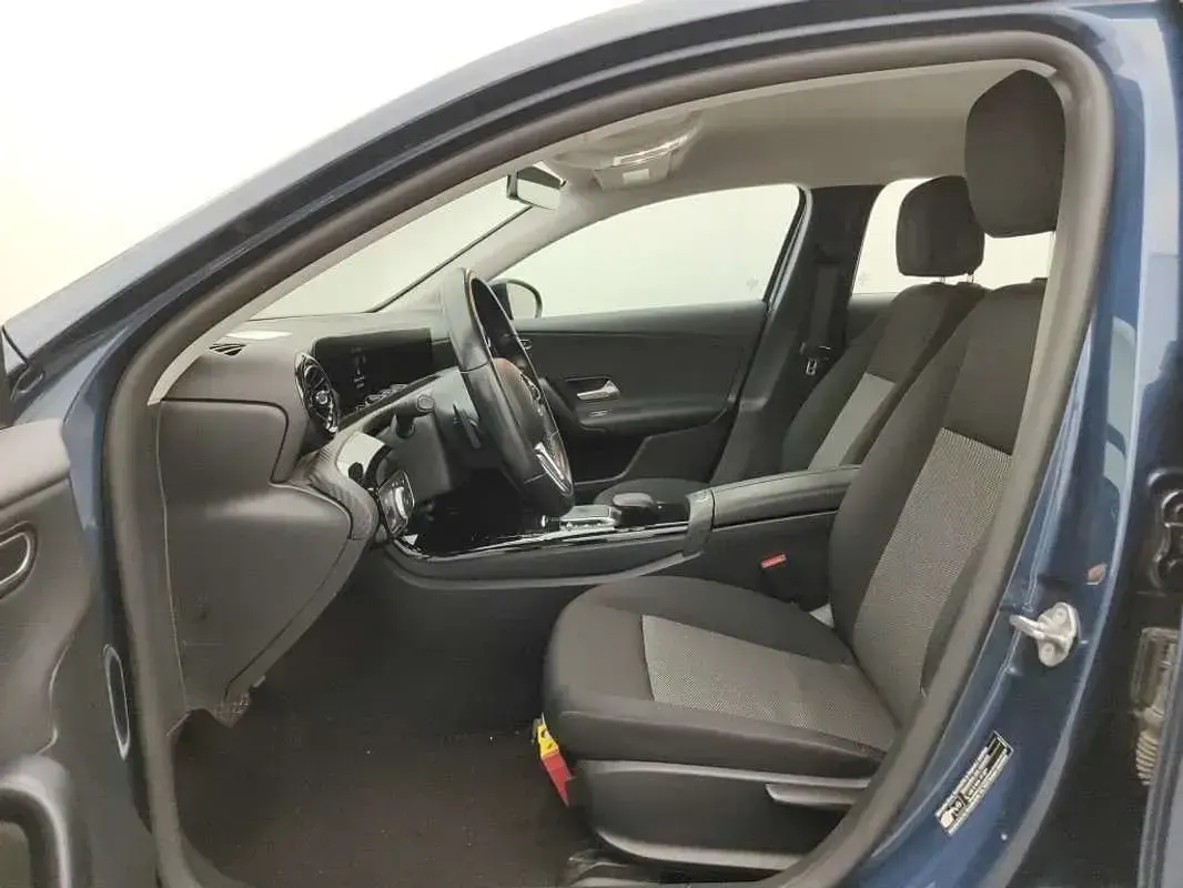 Usado Mercedes A180 Business 116 CV (85 kW) 2022 Azul Utilitario