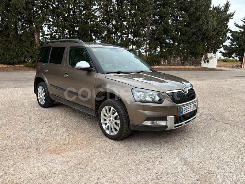 Gris / plata Usado 2016 Skoda Yeti Ambition SUV | 9999 € - Imagen 1/4