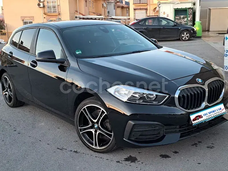Usado BMW 118 Comfort Edition 136 CV (100 kW) 2021 Negro Berlina