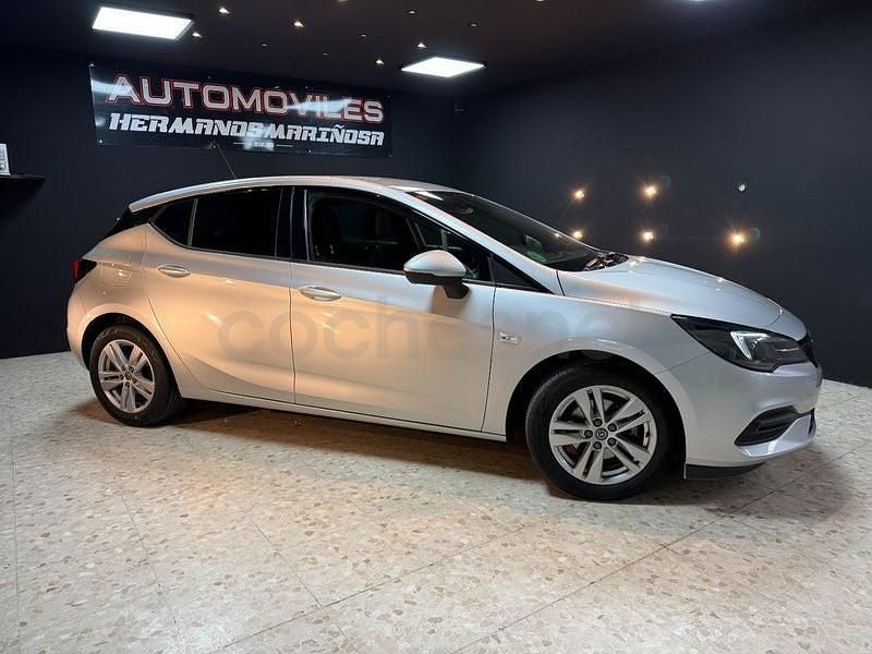 Usado Opel Astra Design & Tech 122 CV (89 kW) 2021 Gris / plata Berlina