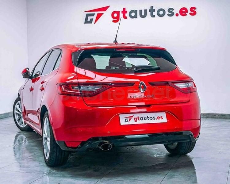 Usado Renault Mégane IV Zen 132 CV (97 kW) 2018 Rojo Berlina