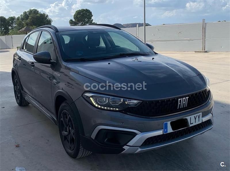 Używany Fiat Tipo Cross 130 KM (95 kW) 2022 Szary Sedan/Limuzyna