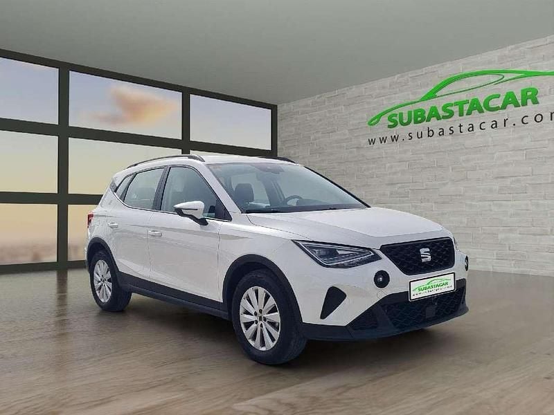 Usado Seat Arona Style 110 CV (80 kW) 2021 Blanco SUV