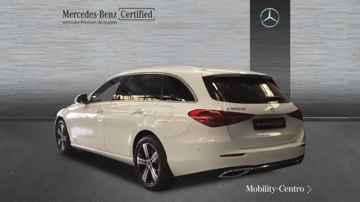 Usado Mercedes C300 Avantgarde 312 CV (229 kW) 2024 Blanco polar  pintura unicolor Familiar