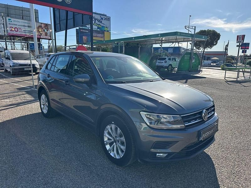 Usado VW Tiguan Edition 150 CV (110 kW) 2020 Gris / plata SUV