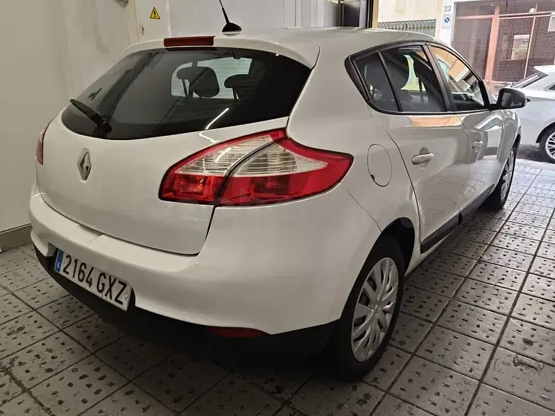 Usado Renault Mégane 110 CV (80 kW) 2010 Blanco Berlina