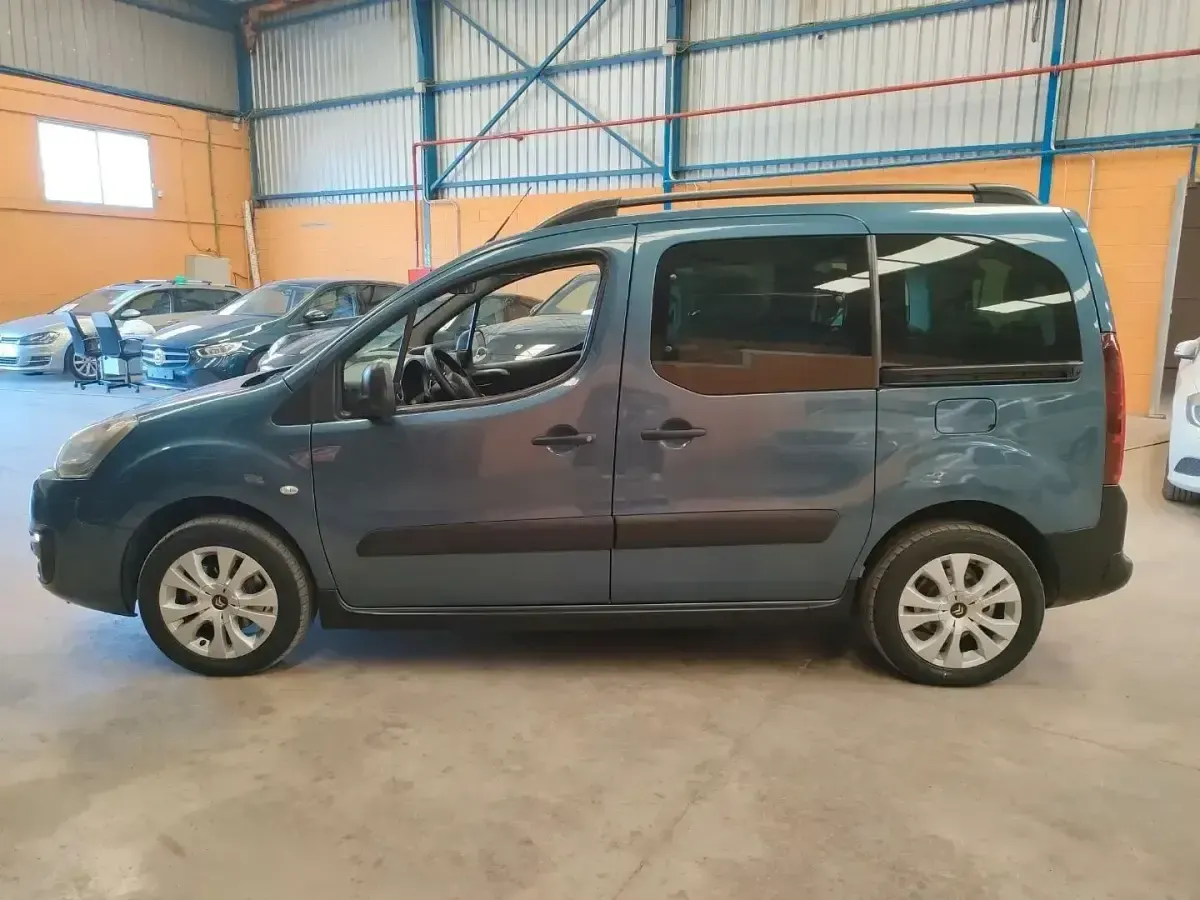 Usado Citroën Berlingo 100 CV (73 kW) 2017 Azul Monovolumen