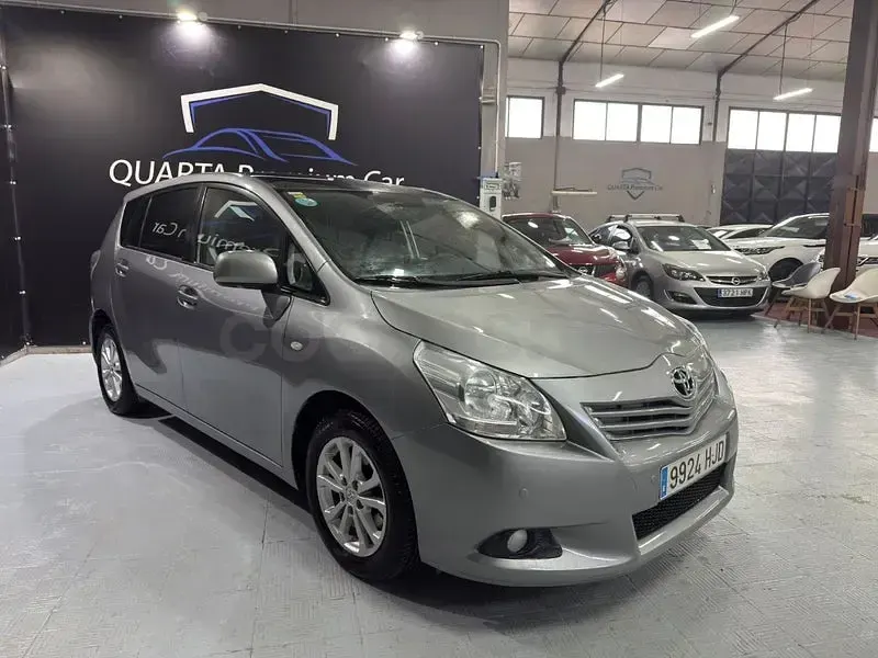 Usado Toyota Verso Active 132 CV (97 kW) 2012 Gris / plata Monovolumen