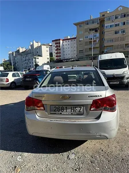 Usado Chevrolet Cruze LS 124 CV (91 kW) 2011 Gris / plata Berlina