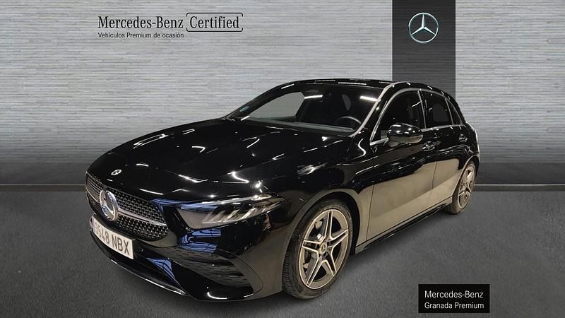 Negro noche Usado 2025 Mercedes A180 AMG line Berlina | 33.900 € (Precio justo) - Imagen 1/4