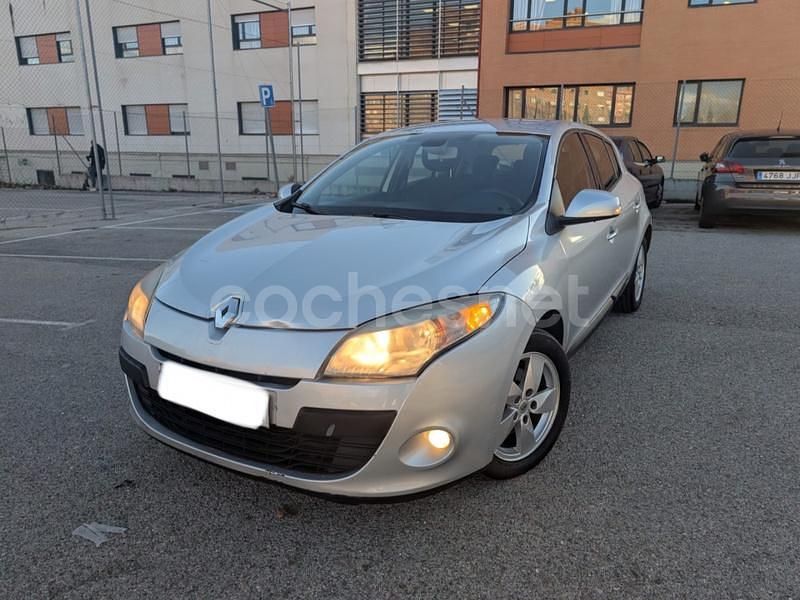 Gris / plata Usado 2009 Renault Mégane III Extreme Berlina | 2999 € (Precio justo) - Imagen 1/4