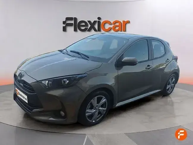 Usado Toyota Yaris Active 116 CV (85 kW) 2025 Gris Utilitario