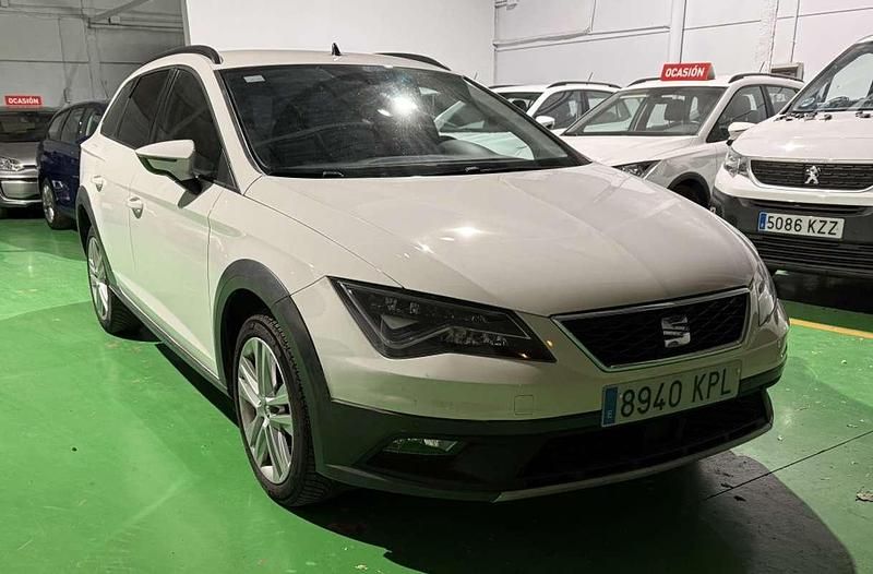 Usado Seat Leon 4Drive 150 CV (110 kW) 2018 Blanco SUV