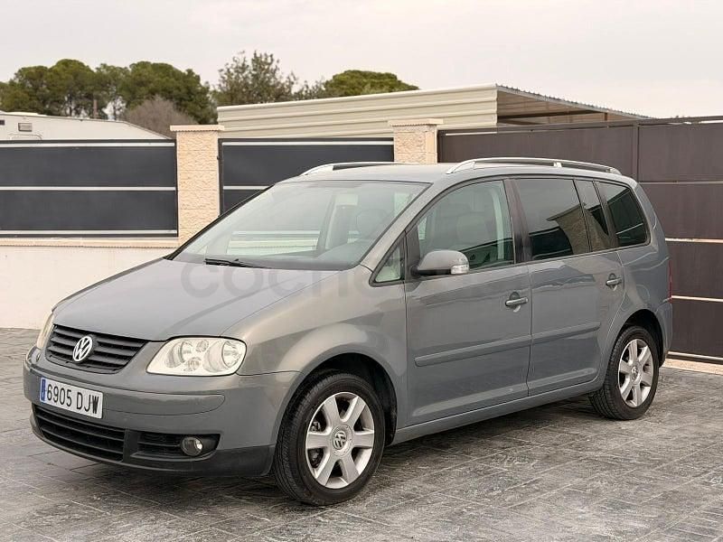 Usado VW Touran Advance 140 CV (102 kW) 2005 Gris / plata Monovolumen