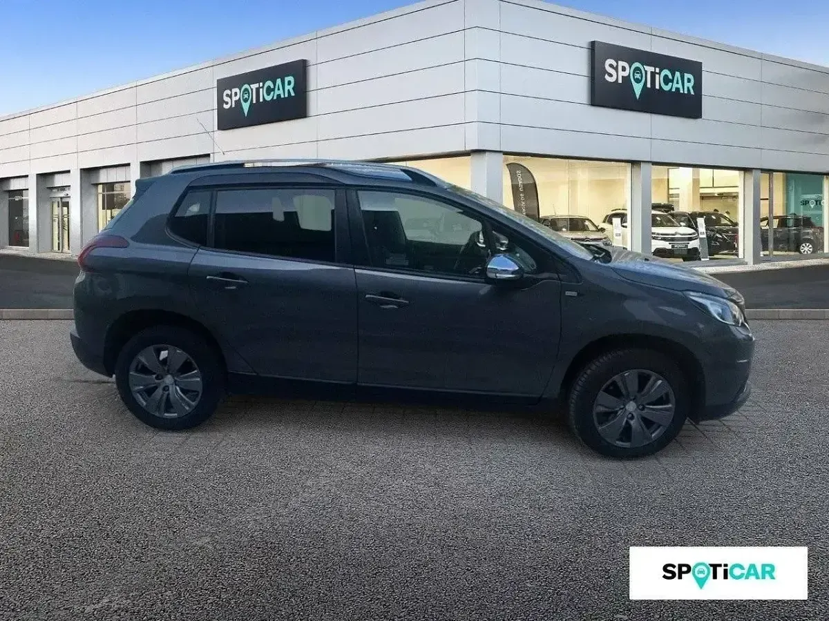 Usado Peugeot 2008 Style 100 CV (73 kW) 2017 Gris SUV