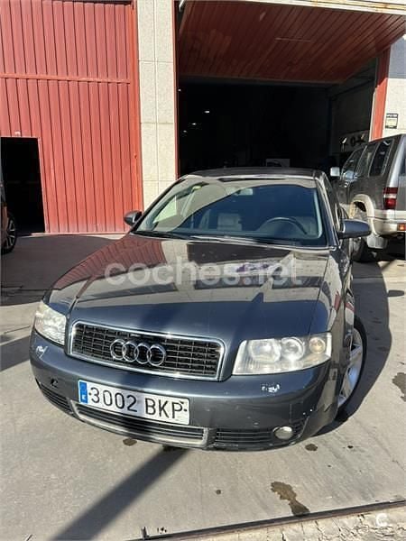 Usado Audi A4 180 CV (132 kW) 2001 Gris / plata Berlina