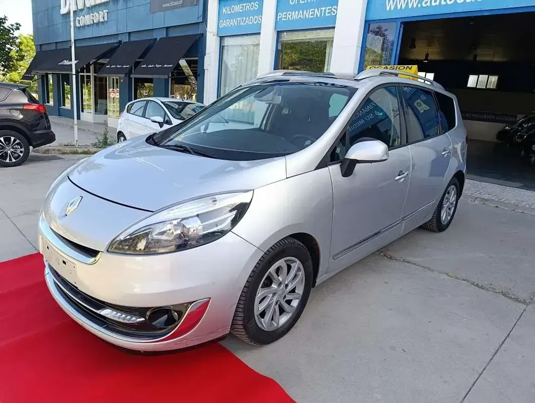 Usado Renault Grand Scénic III Privilege 131 CV (96 kW) 2012 Gris Monovolumen