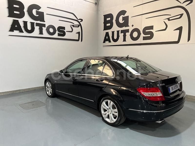 Usado Mercedes C220 Avantgarde 170 HP (125 kW) 2009 Preto Sedan