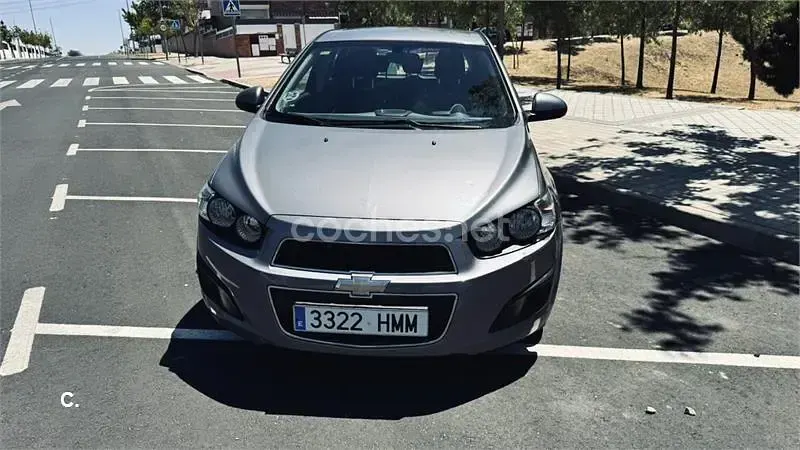 Usado Chevrolet Aveo LT 75 CV (55 kW) 2012 Gris / plata Berlina