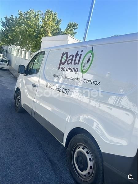 Usado Renault Trafic 110 CV (80 kW) 2022 Blanco Monovolumen