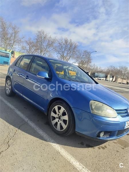 Usado VW Golf IV Trendline 105 CV (77 kW) 2004 Azul Berlina